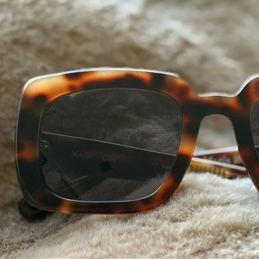 Tortoise Shell Square Sunglasses - Picture 3 of 3